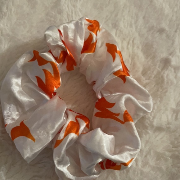 hair straightener. White and orang. New . Saina brand - Picture 2 of 2